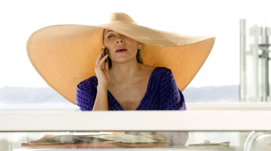 Samantha Jones SATC wearing big floppy hat